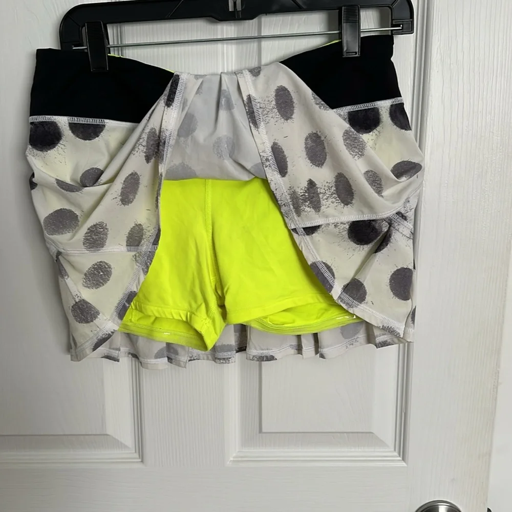 Lululemon Pacesetter Tennis skirt- 6 reg - Picture 4 of 4